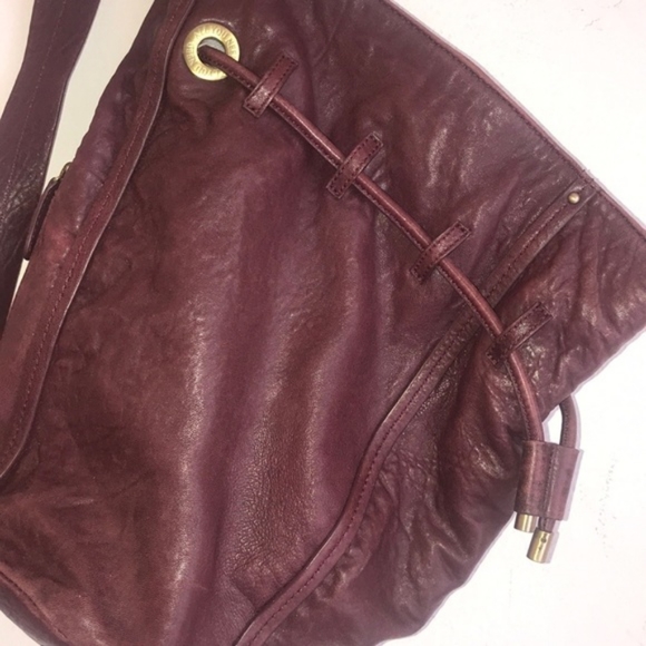 ☆Flash Sale 2 Hours☆ All You Need Bucket Bag / Sling - Picture 3 of 8